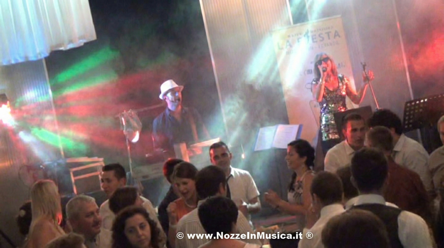 Nozze in Musica suona per feste di matrimonio ma non solo,suoniamo anche per cene aziendali,eventi,feste di piazza,compleanni