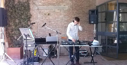 Organizzare una festa fai da te improvvisandovi dj o animatore, l'attrezzatura la forniamo noi