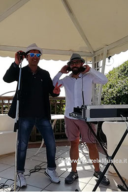 La combinazione giusta per la festa o il matrimonio e' Deejay + Cantante Vocalist.