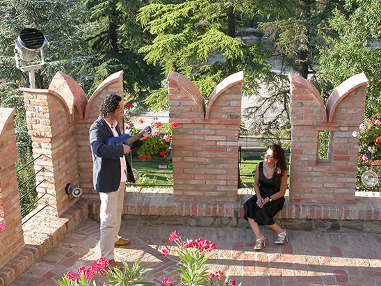 Serenata per il compleanno:Serenata da dedicare al Vostro partner, a un tuo famigliare o alla persona a te più cara.